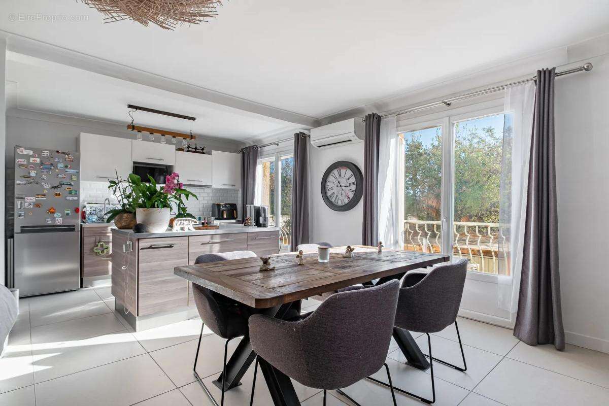 Appartement à COGOLIN