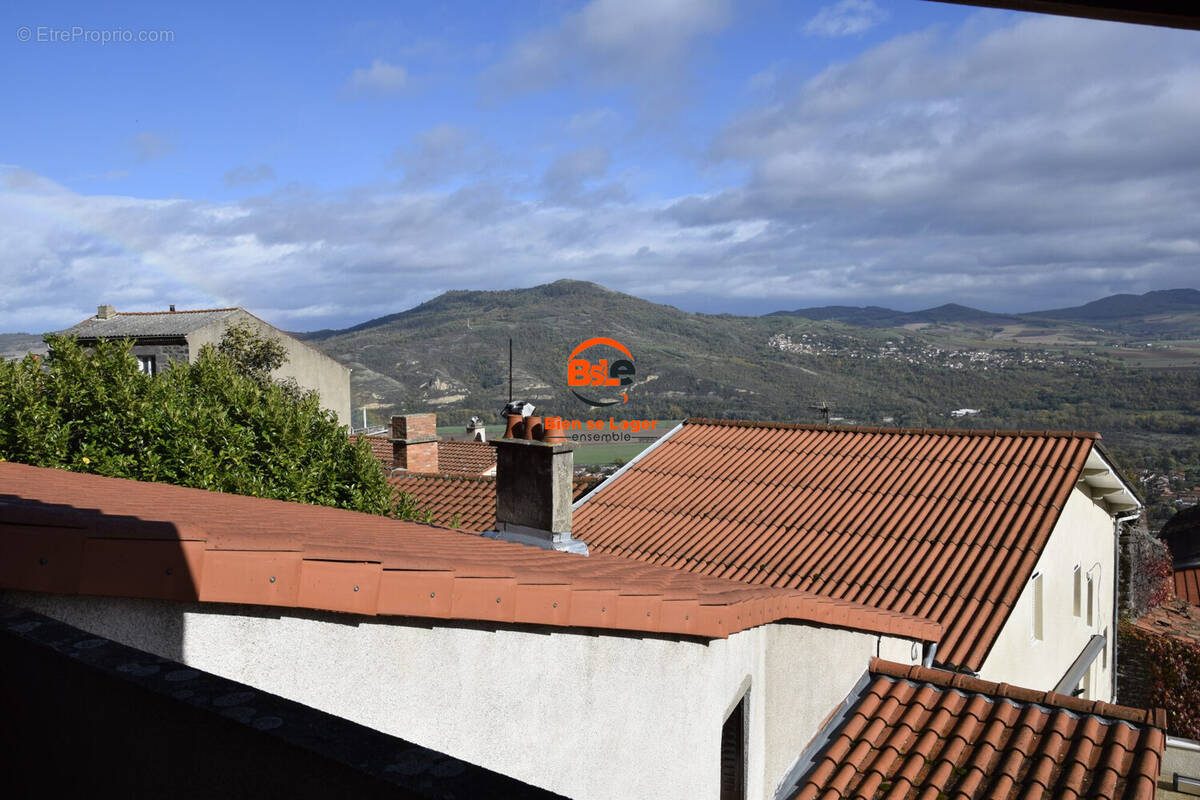 MAISON 102 m² 4 PIECES - Votre agence immobilière de proximité BSLE - Bien Se Loger Ensemble VEYRE MONTON - Maison à CORENT