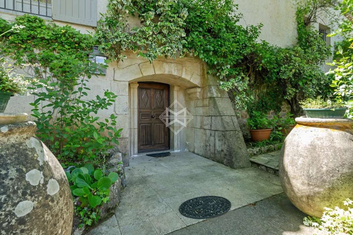 Maison à VALBONNE