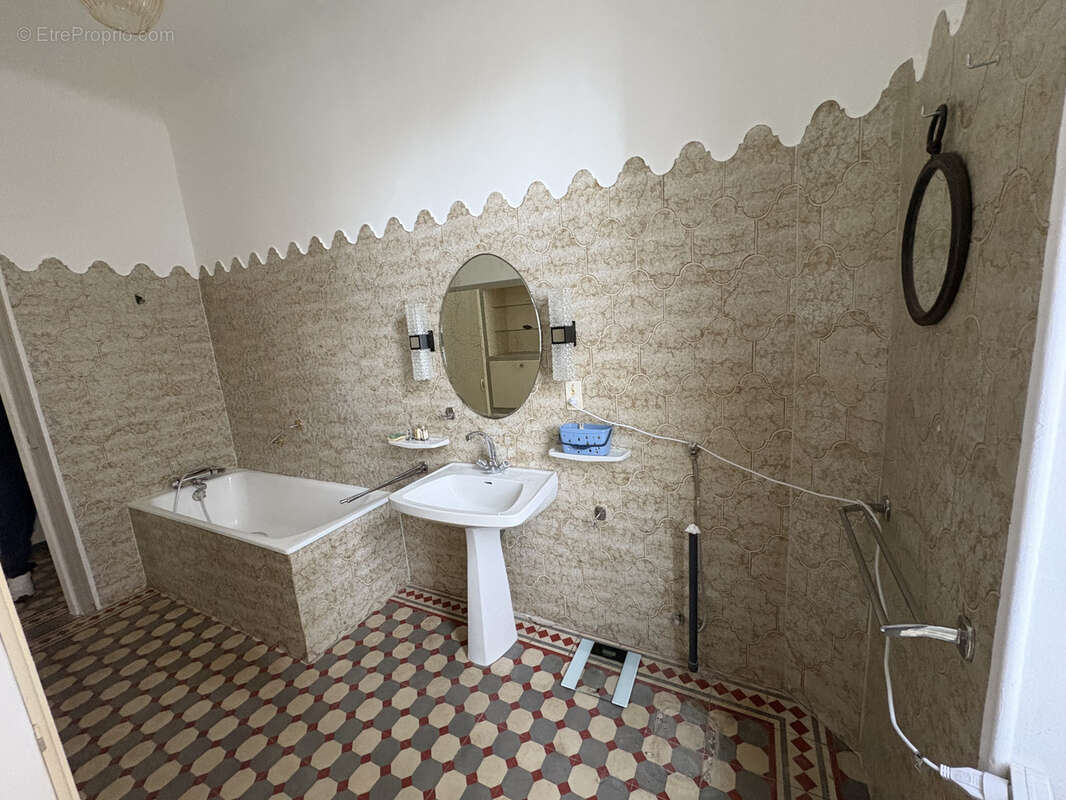 Maison à MOLIERES-SUR-CEZE