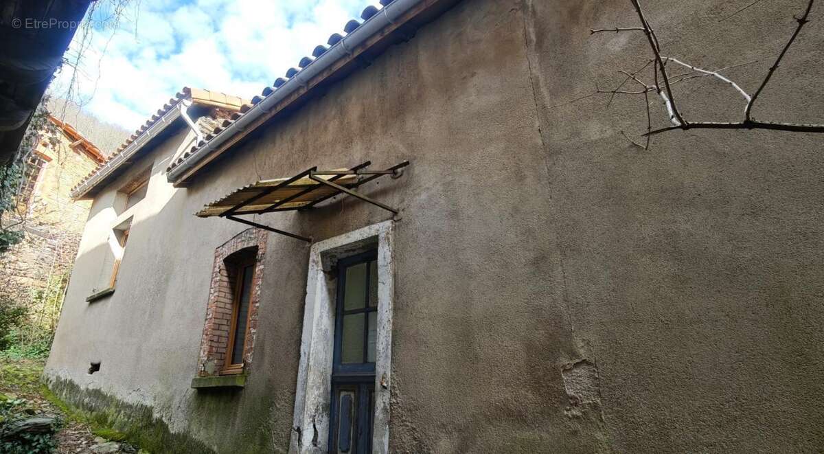 Maison à LIVINHAC-LE-HAUT