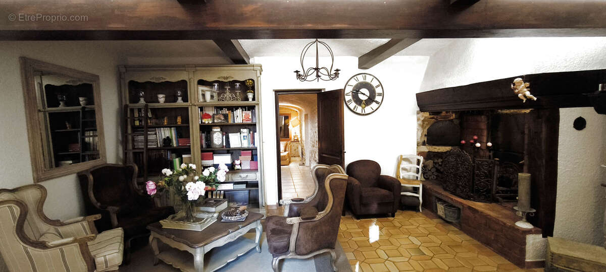 Maison à MIRMANDE
