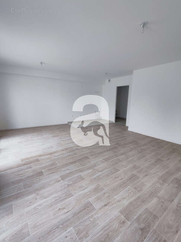 Appartement à VILLENEUVE-SAINT-GERMAIN