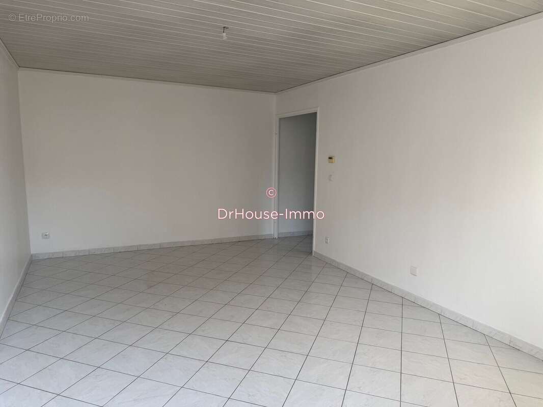 Appartement à SAVIGNY-LE-TEMPLE