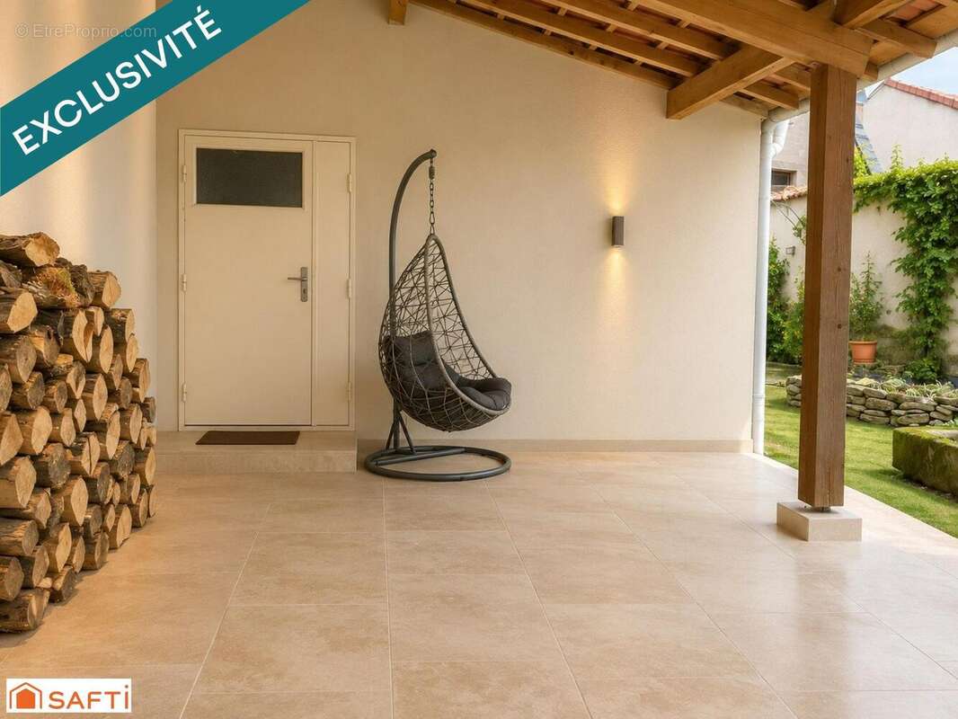 Maison 160 m² à Saint-Clement  - photo 2