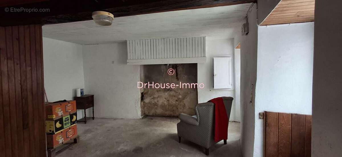 Maison à CHAMPAGNAC-LA-RIVIERE