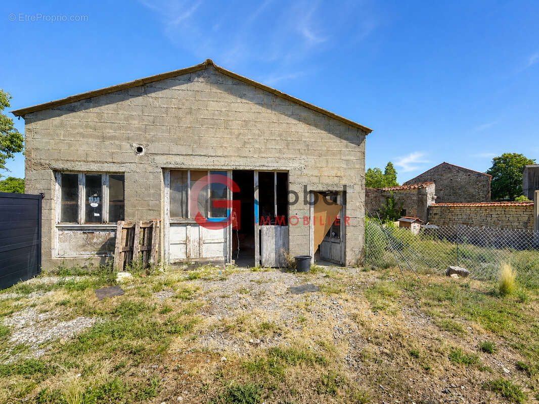 Grange à rénover offrant de nombreuses possibilités d'aménagement - photo 5