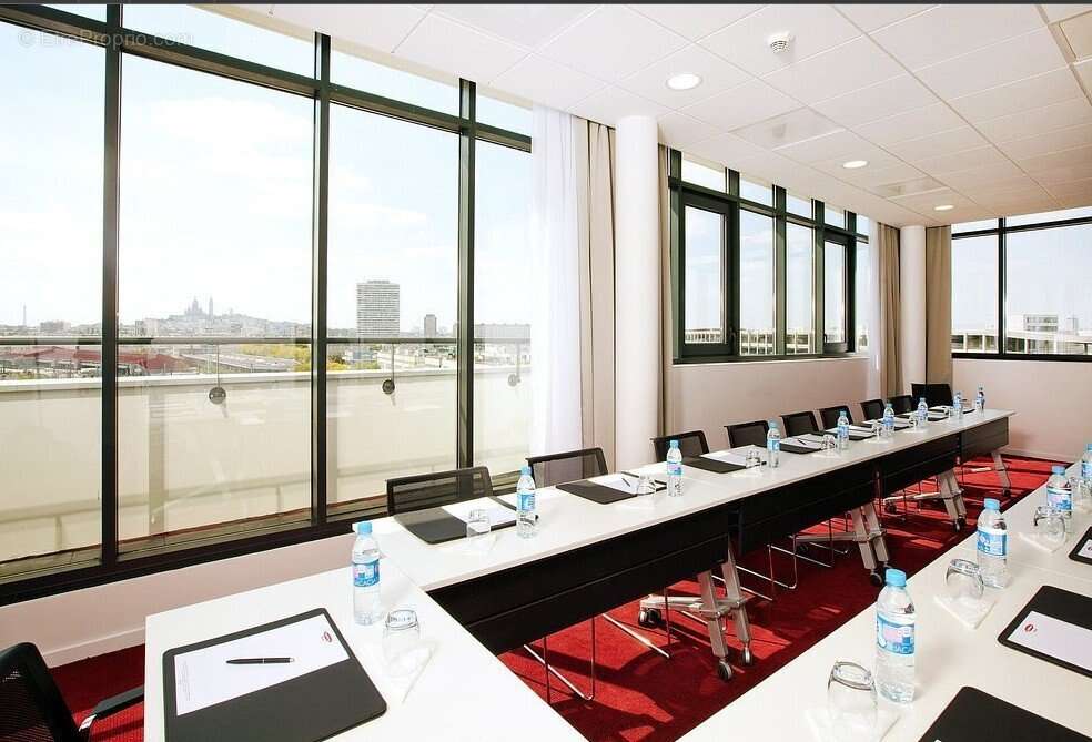 INVESTISSEMENT LOCATIF  Paris 19ème arrondissement  Résidence d'Affaires Residhome Appart Hôtel Paris Rosa Parks - 6,05 % de r - photo 6