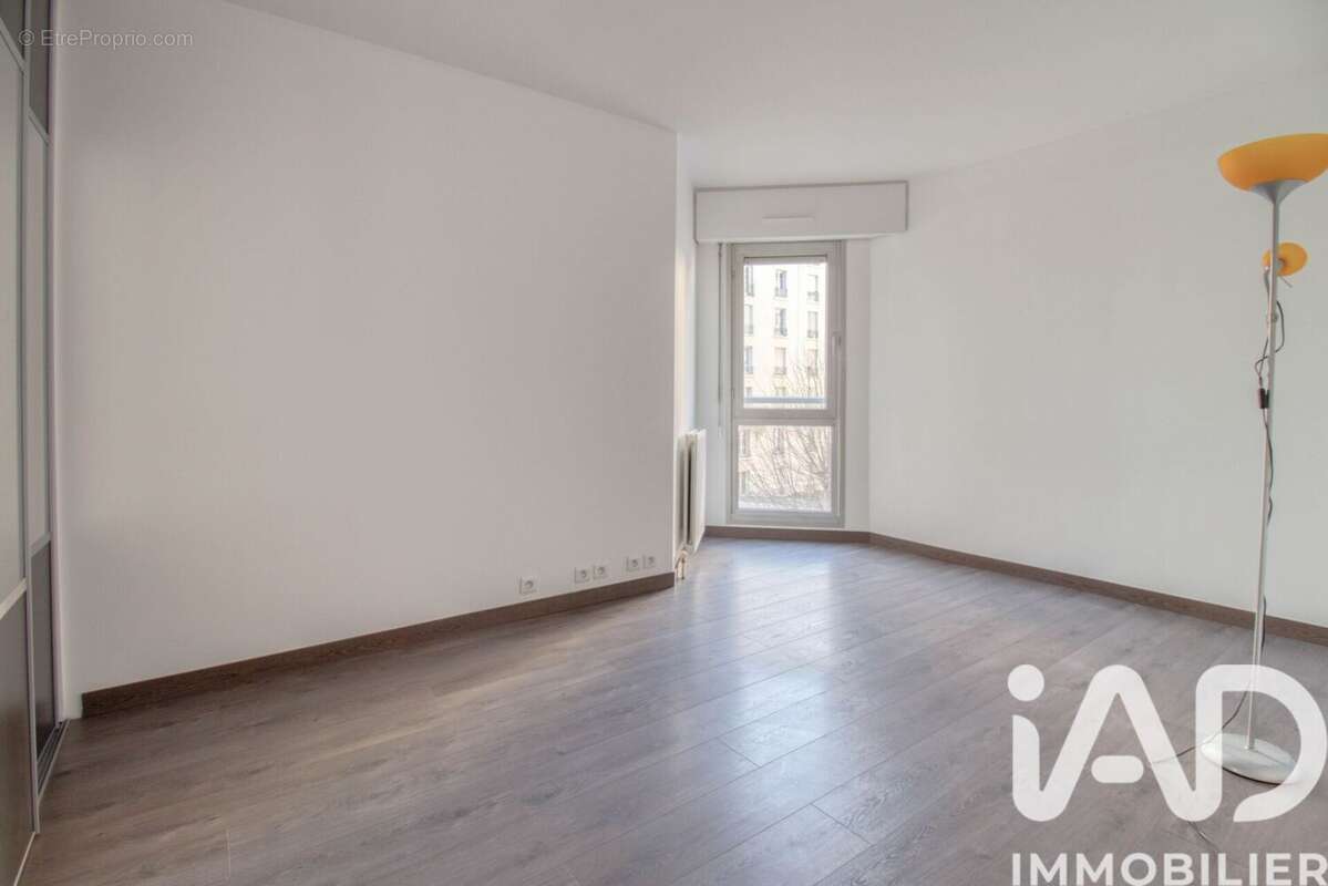 Photo 9 - Appartement à COURBEVOIE