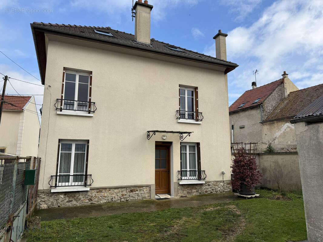 Maison à CLAYE-SOUILLY