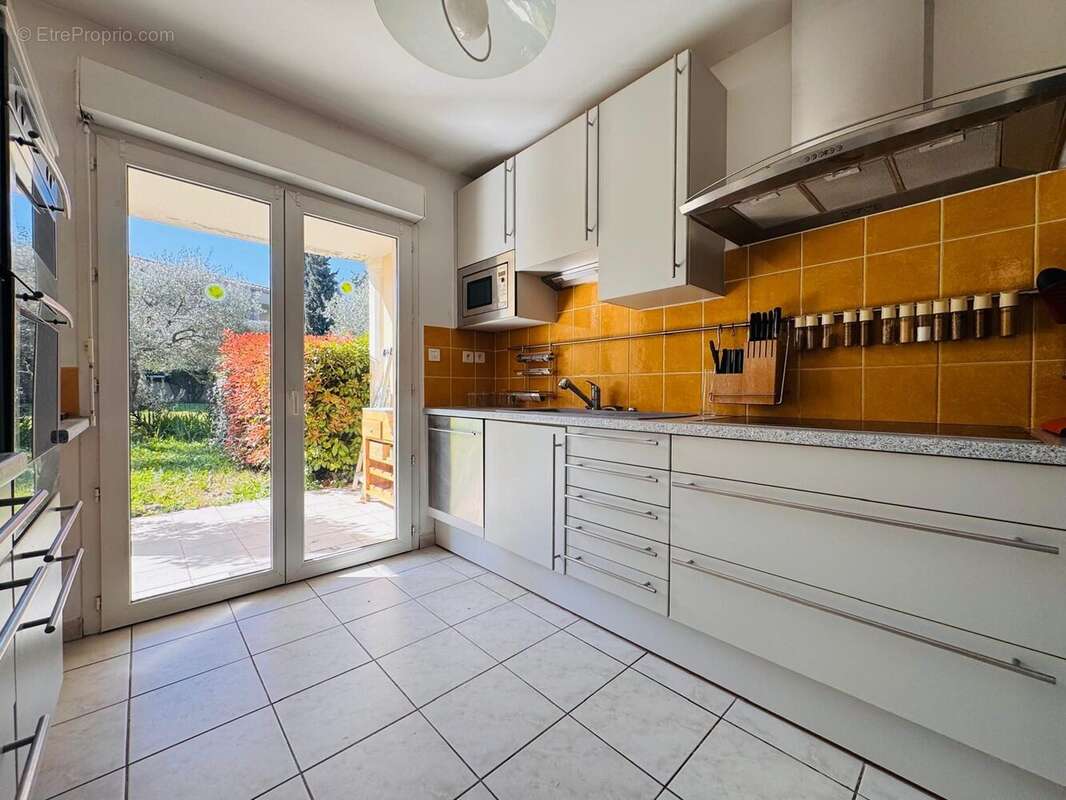 Appartement à VILLENEUVE-LES-AVIGNON