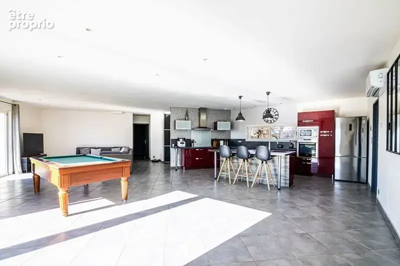 En campagne, avec vue, sur un terrain proche de 3000 m², agréable maison individuelle de plain pied avec garage et piscine - photo 8