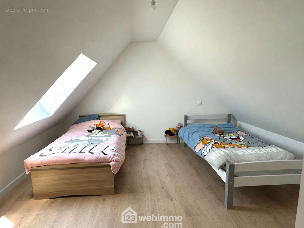 Appartement 96 m² à Maze  - photo 5