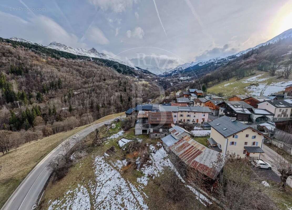 Maison à LES ALLUES
