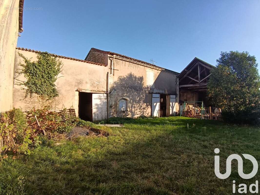 Maison 210 m² à Brion-Pres-Thouet  - photo 3