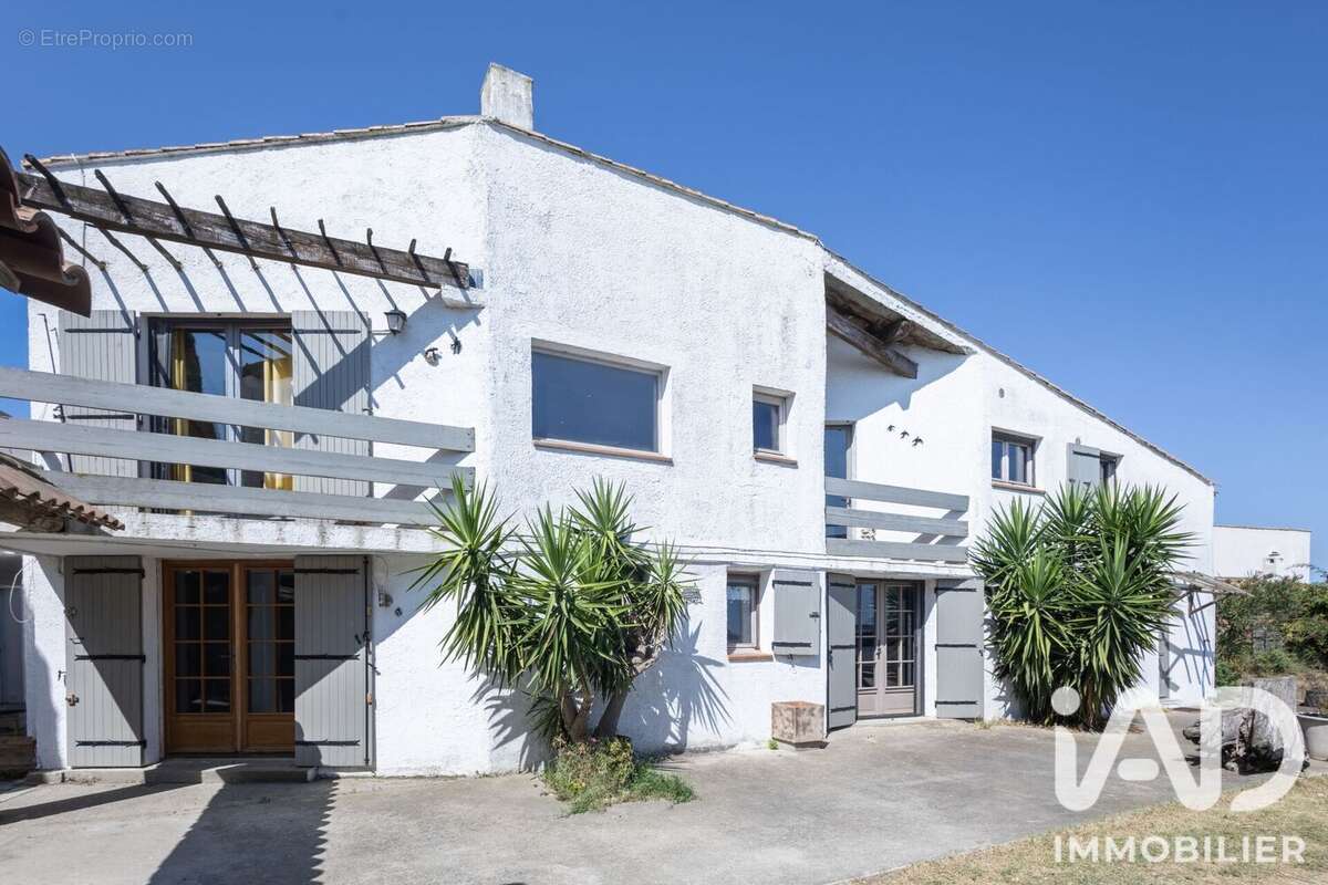 Maison 310 m² à Saintes-Maries-De-La-Mer  - photo 2