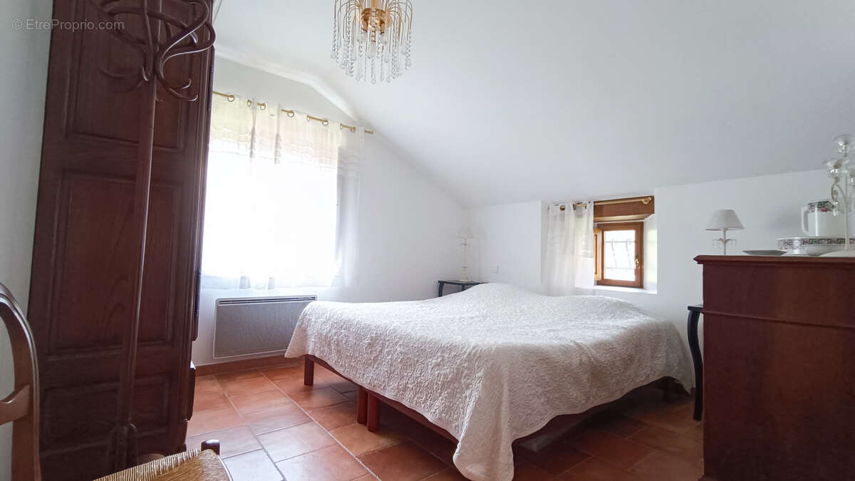 Maison à MILHAC-D'AUBEROCHE