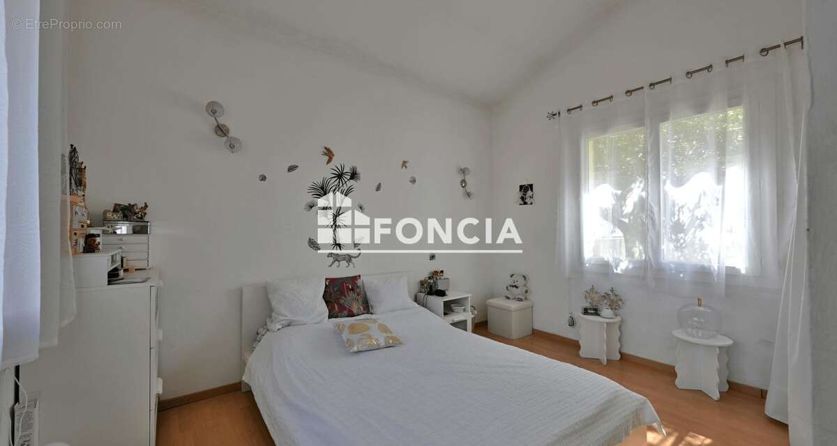EXCLUSIVITE LUNEL Villa T4 de 117 m2 avec Piscine + Studio de 19 m2 et un Garage de 17 m2 - photo 6