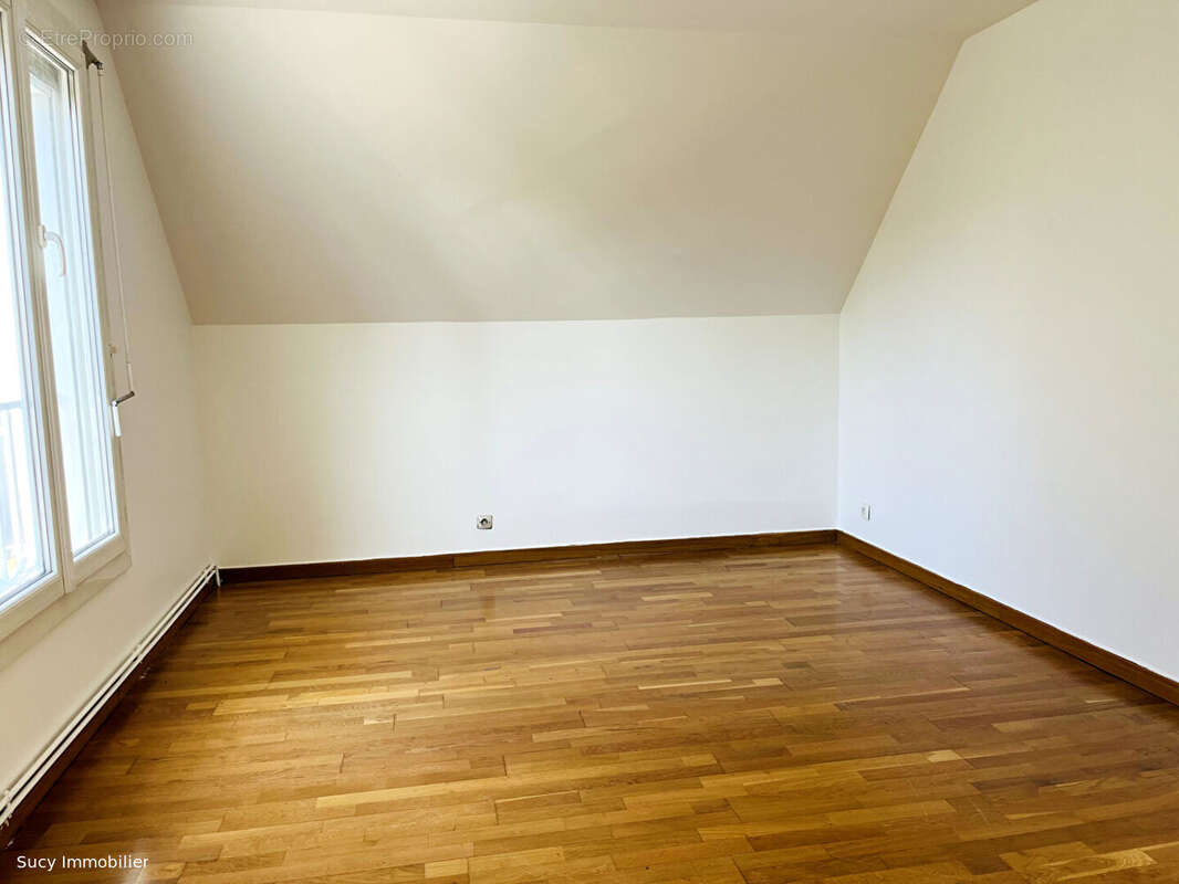 Maison à MANDRES-LES-ROSES