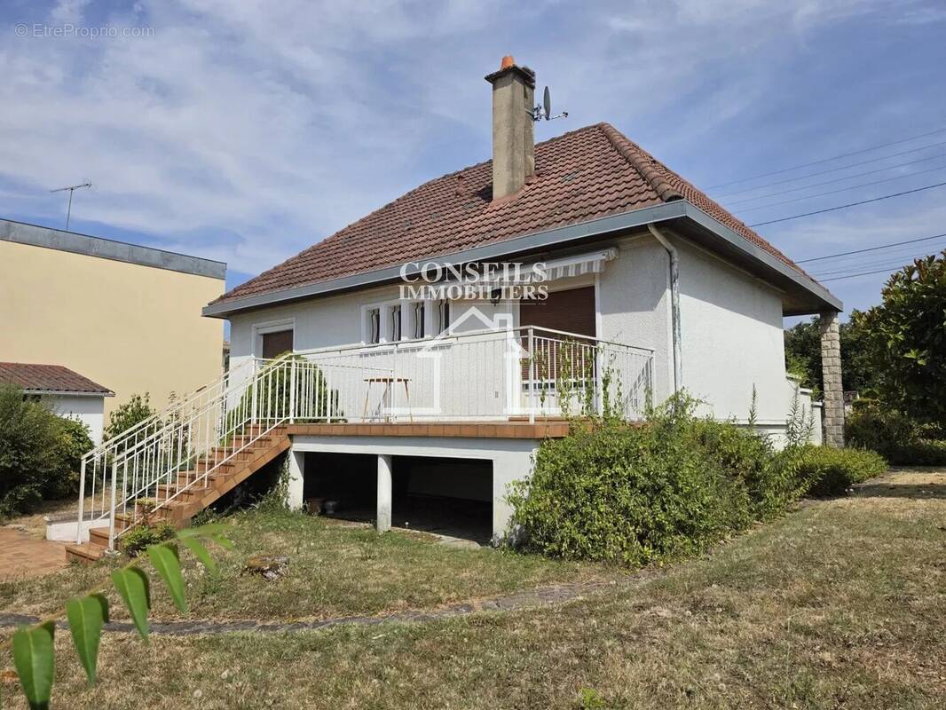 Maison à VILLENEUVE-SUR-YONNE