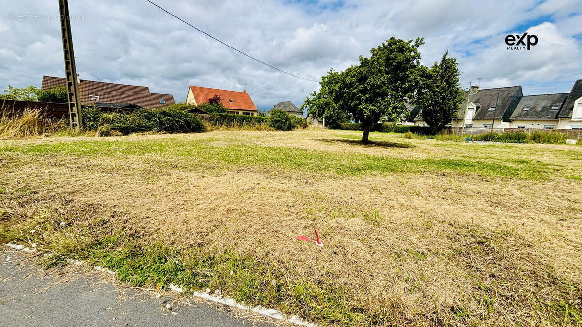 Terrain 674 m² à Mayenne  - photo 2