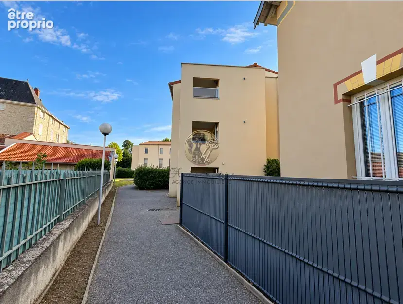 Appartement T2 de 42 m2 avec terrasse et garage dans Copro de 2015   Anse - photo 20