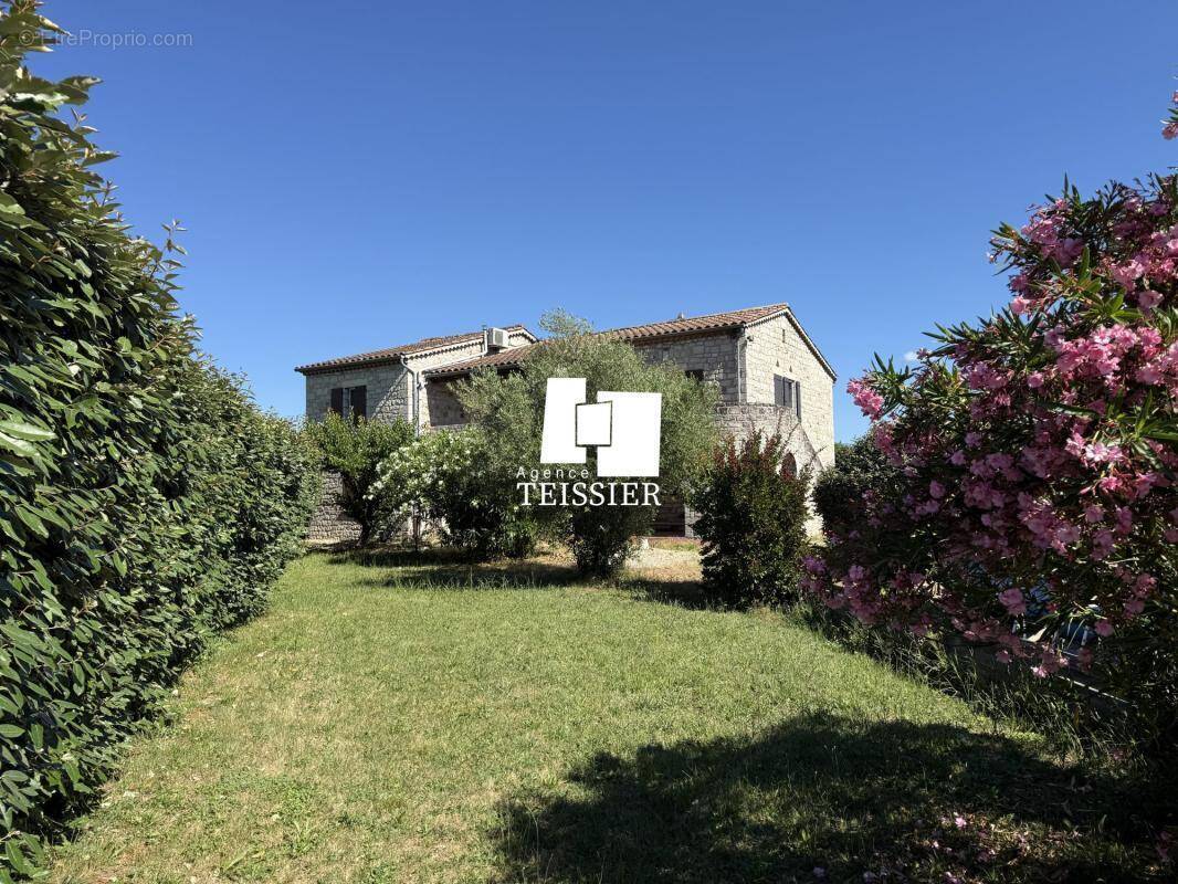 Maison à LABLACHERE