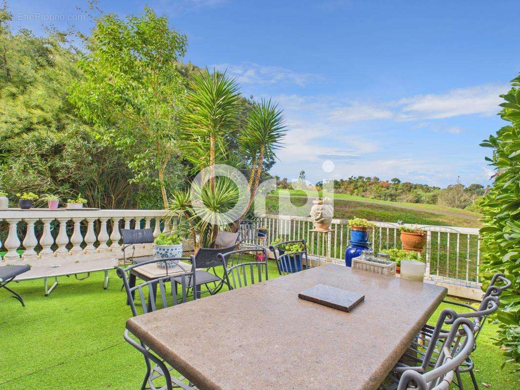 Appartement à MANDELIEU-LA-NAPOULE