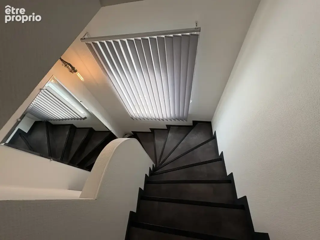 Charmante maison de 90 m2, idéalement située à Magstatt-le-Bas, offrant un cadre de vie chaleureux et fonction - photo 9