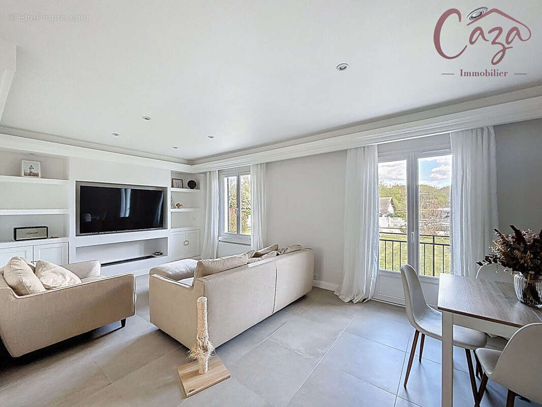 Maison à FARGUES-SAINT-HILAIRE