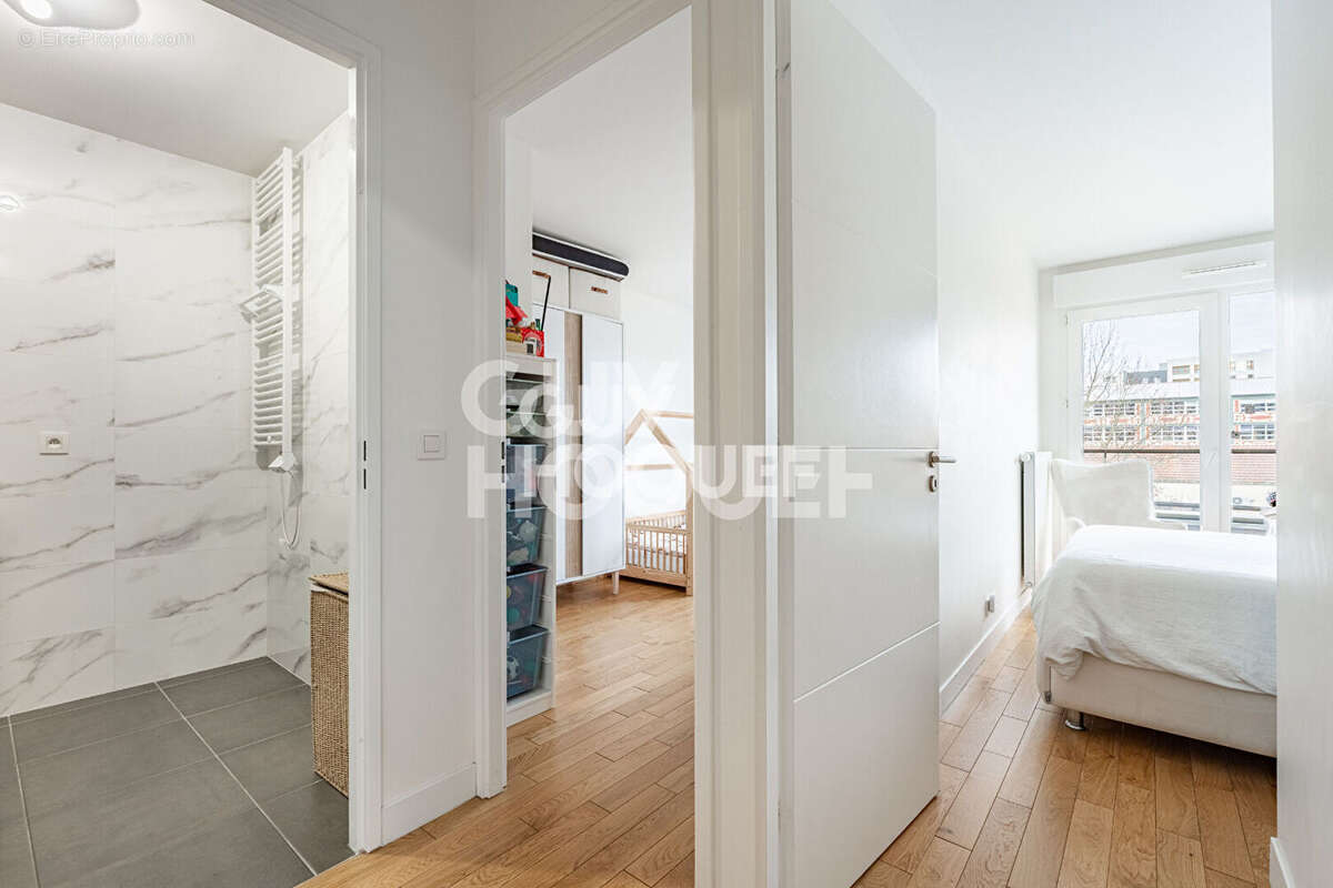 Appartement à COURBEVOIE