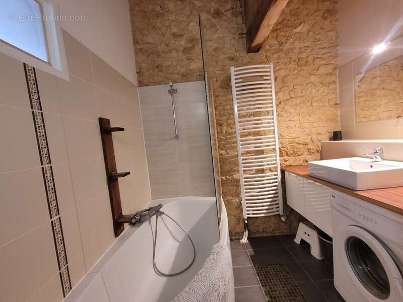 Maison à MAUZAC-ET-GRAND-CASTANG