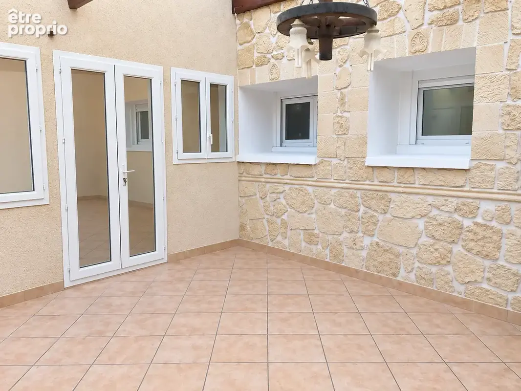 Maison de bourg avec terrain et dependances - photo 9