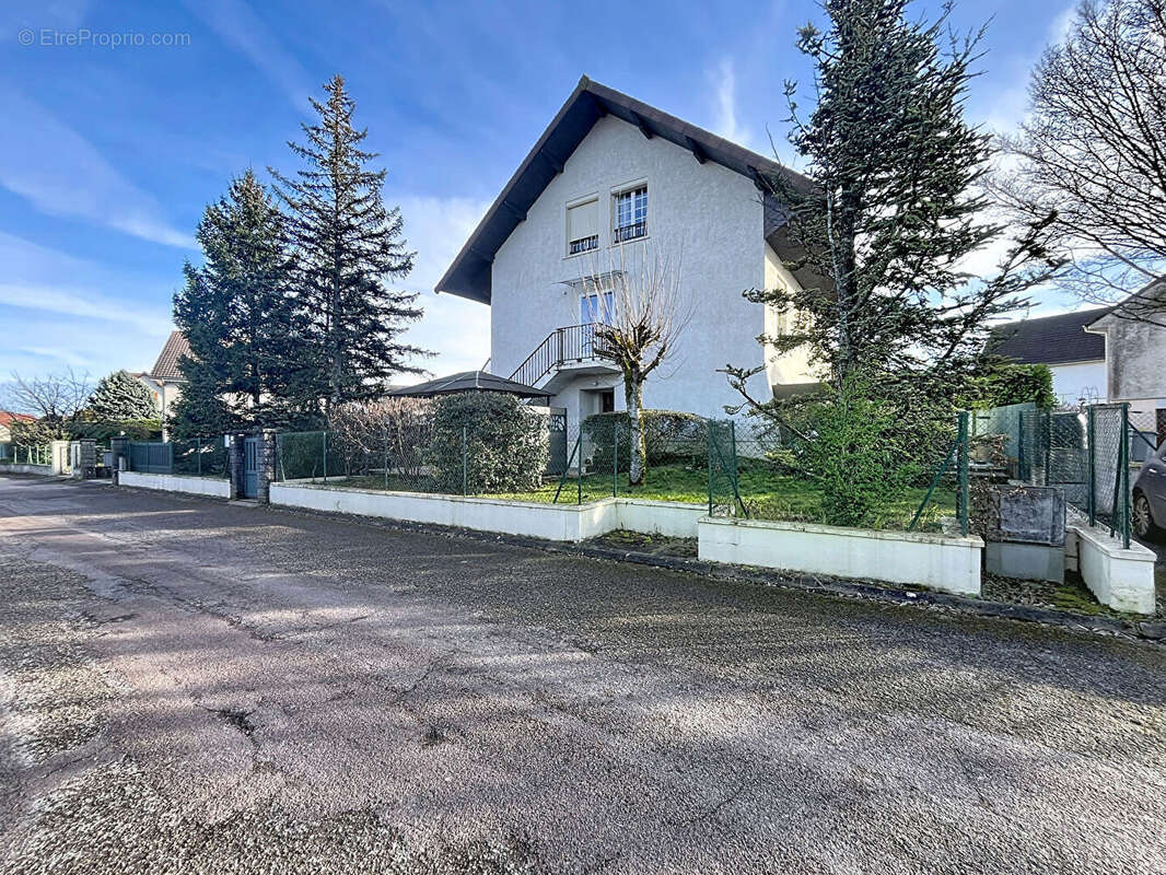 Maison à IS-SUR-TILLE