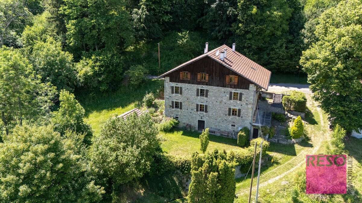 Maison 360 m² à Saint-Andre-De-Boege  - photo 2