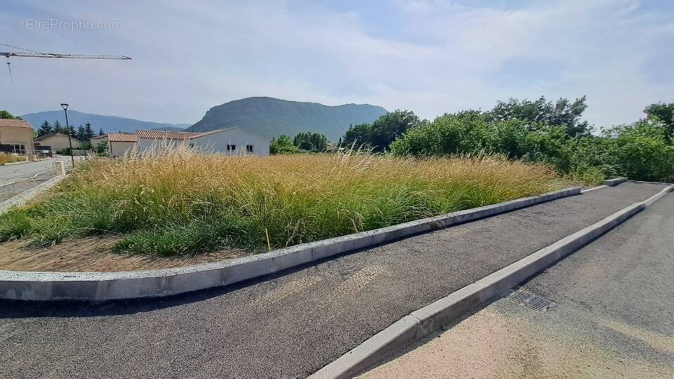 Terrain à LARAGNE-MONTEGLIN