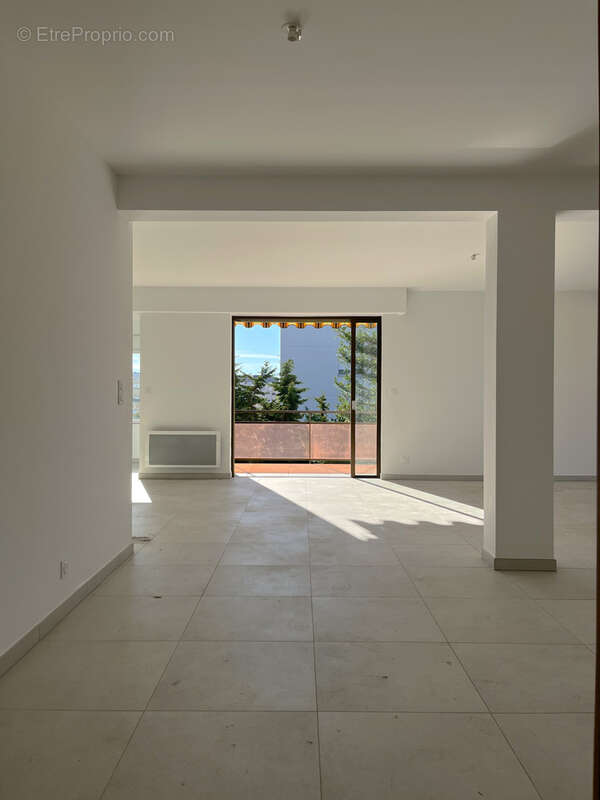 Appartement à SAINT-LAURENT-DU-VAR