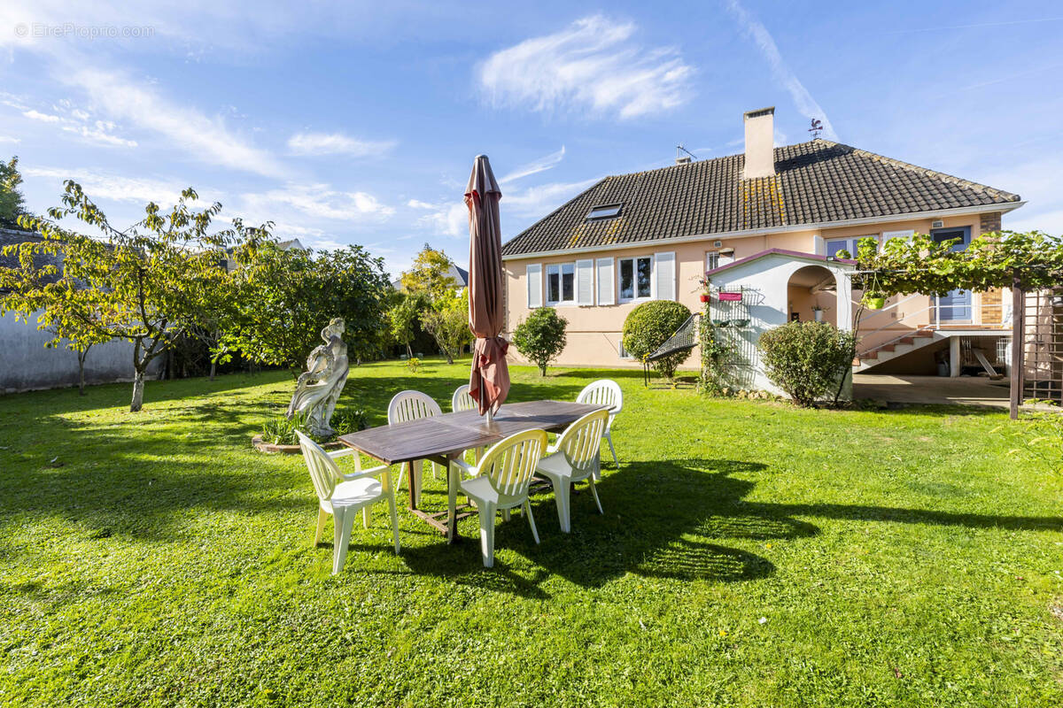 Maison à MOISSY-CRAMAYEL