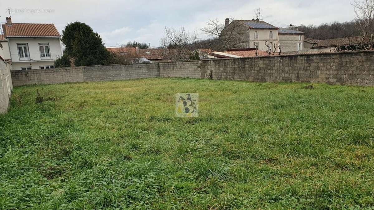 Terrain à ANGOULEME