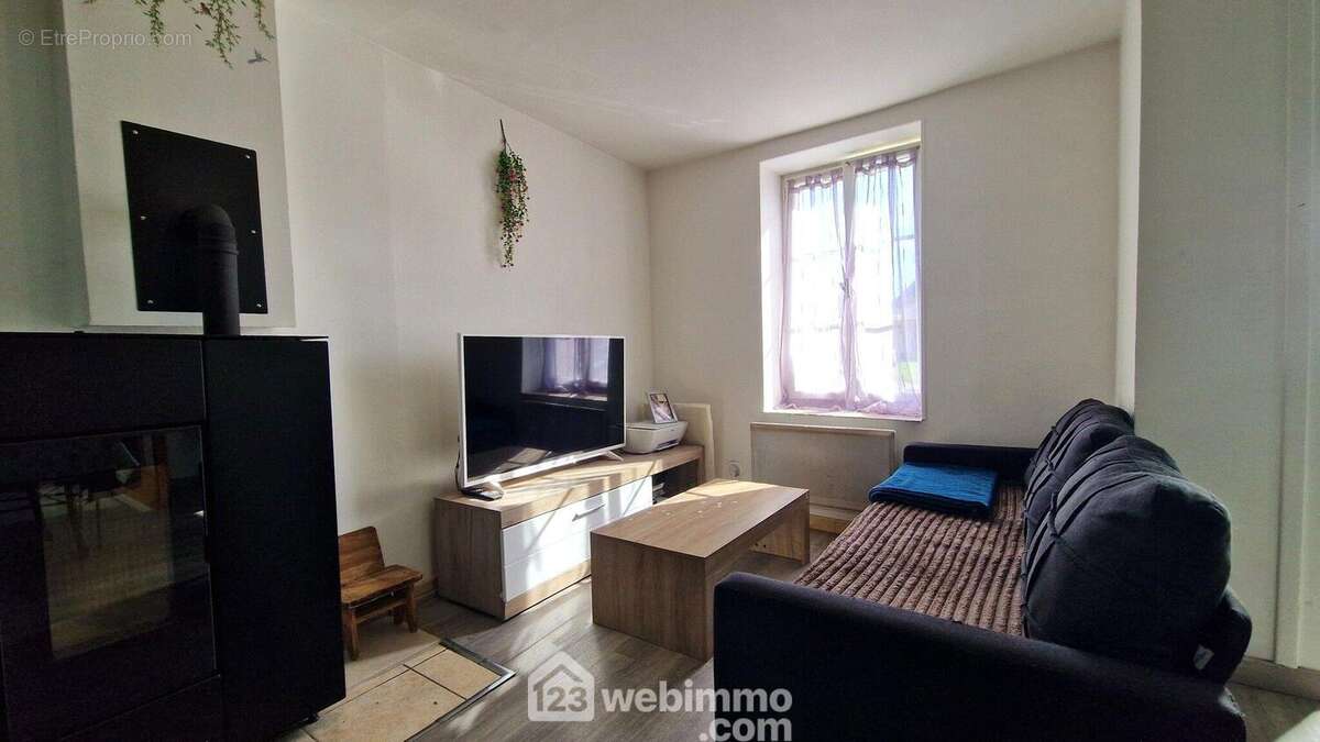 Avec son espace salon - Maison à EBOULEAU