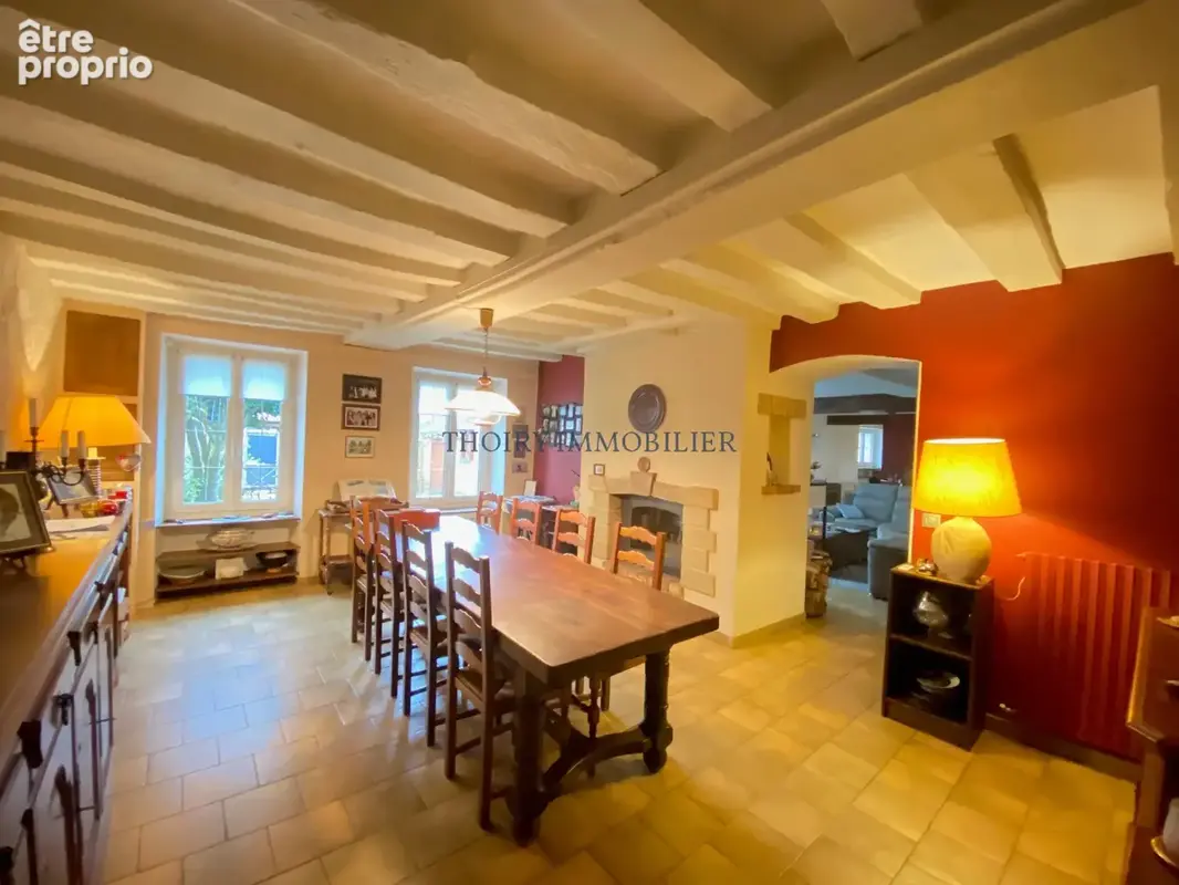 Thoiry 4 km. Maison ancienne en pierres de 190 m2 habitables sur 1418 m2 de terrain . - photo 8