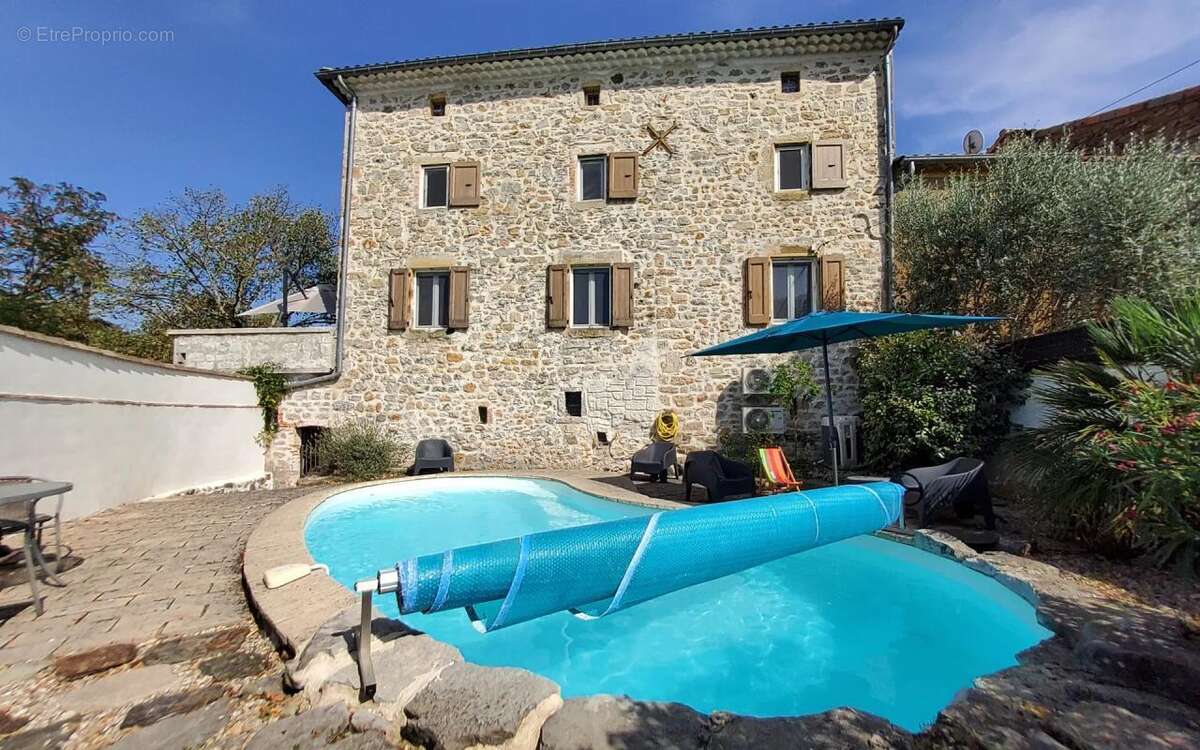 Maison de 10 pièces de 196 m² à Saint-Paul-le-Jeune - photo 4