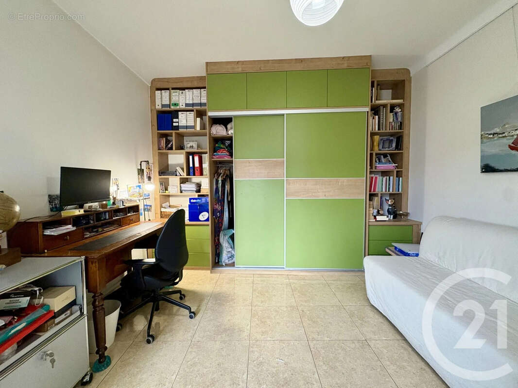 Appartement à MARSEILLE-5E