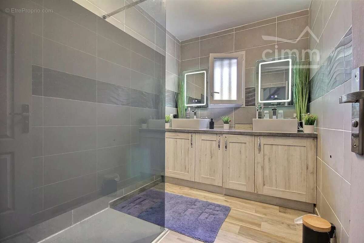 Maison à MONTELIMAR