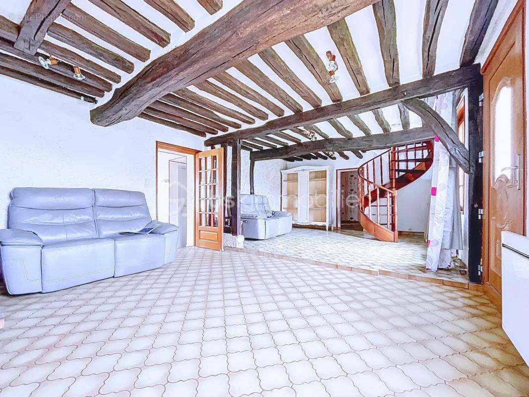 Maison à SAINT-ETIENNE-DU-ROUVRAY