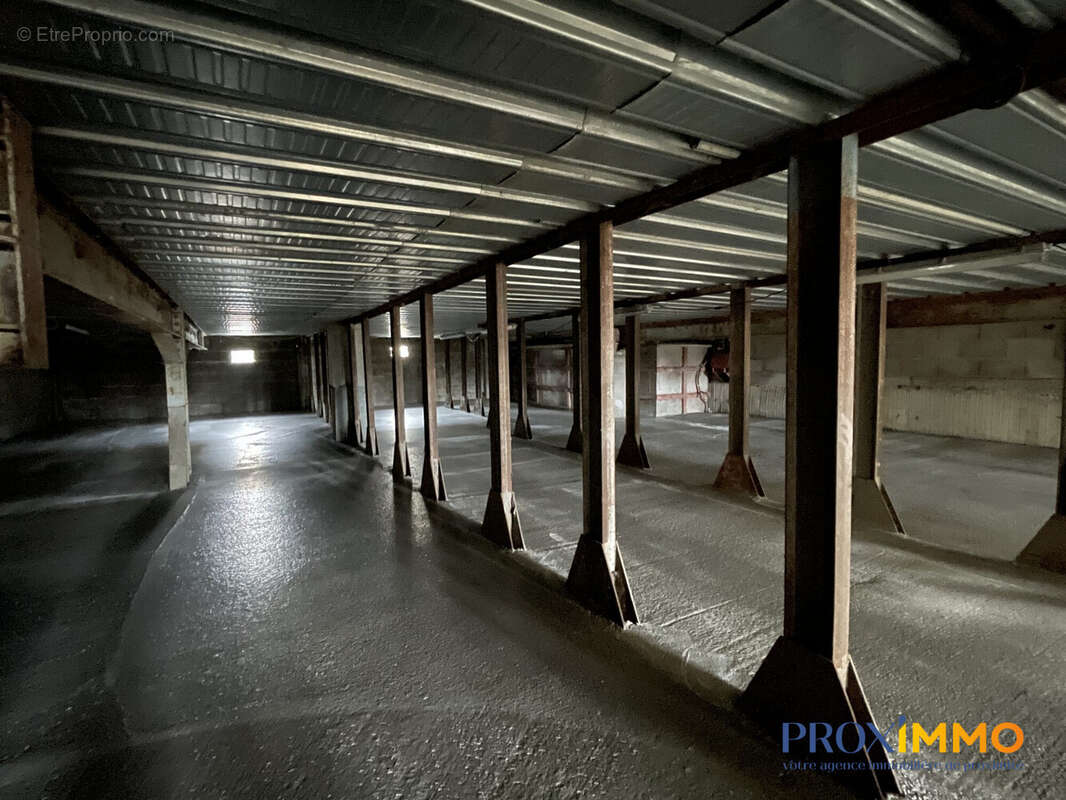 Commerce 470 m² à Les Eparres  - photo 7