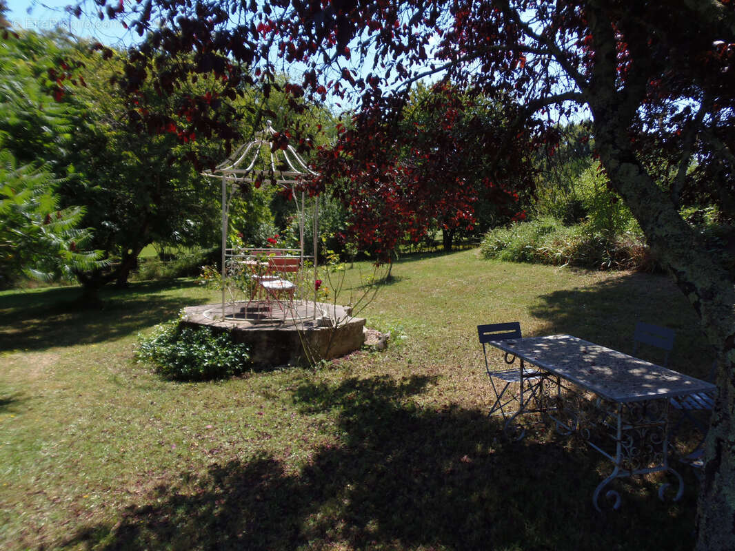 Maison à SAINT-THOMAS-DE-CONAC