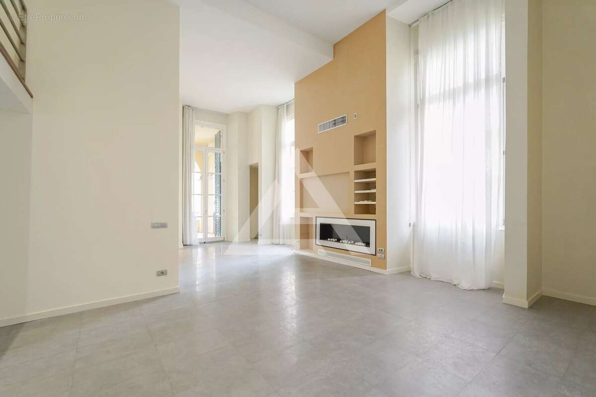 Appartement à ROQUEBRUNE-CAP-MARTIN