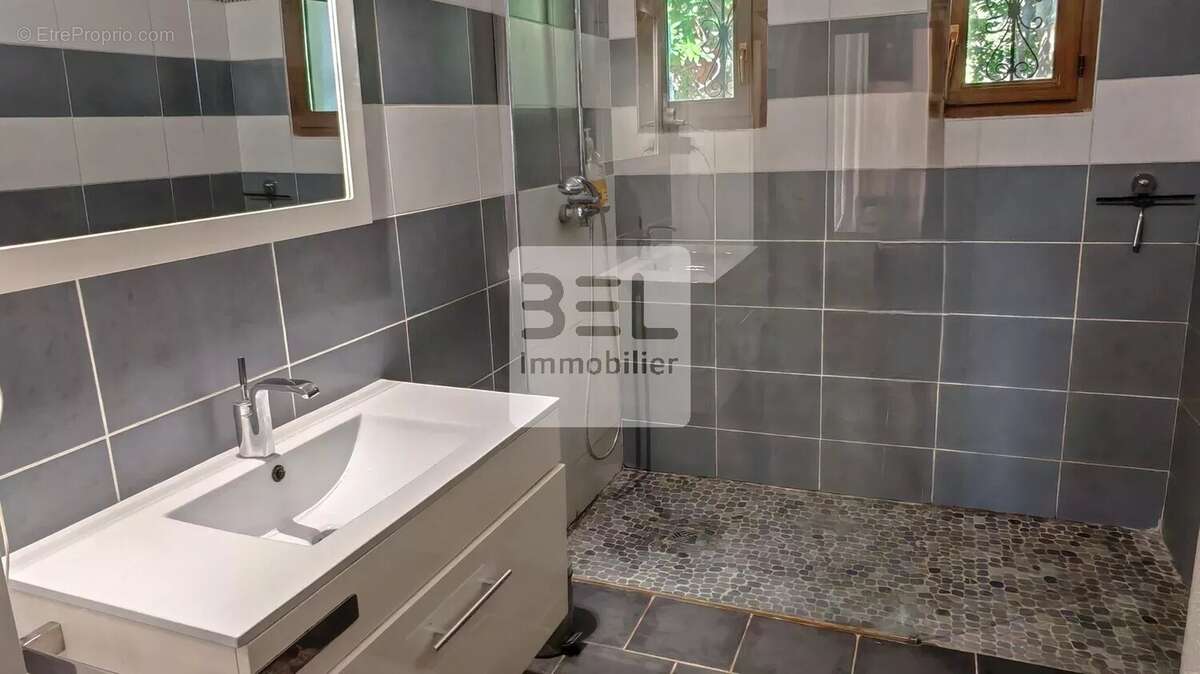 Maison à CAMARET-SUR-AIGUES