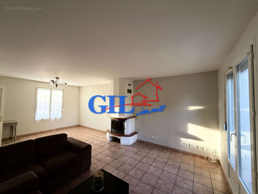 Maison à SAVIGNY-LE-TEMPLE